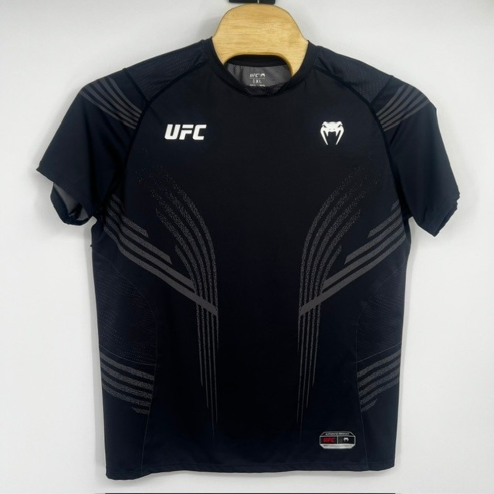 UFC Venum Performance Men's XL Black & Grey Short Sleeve MMA Training Shirt